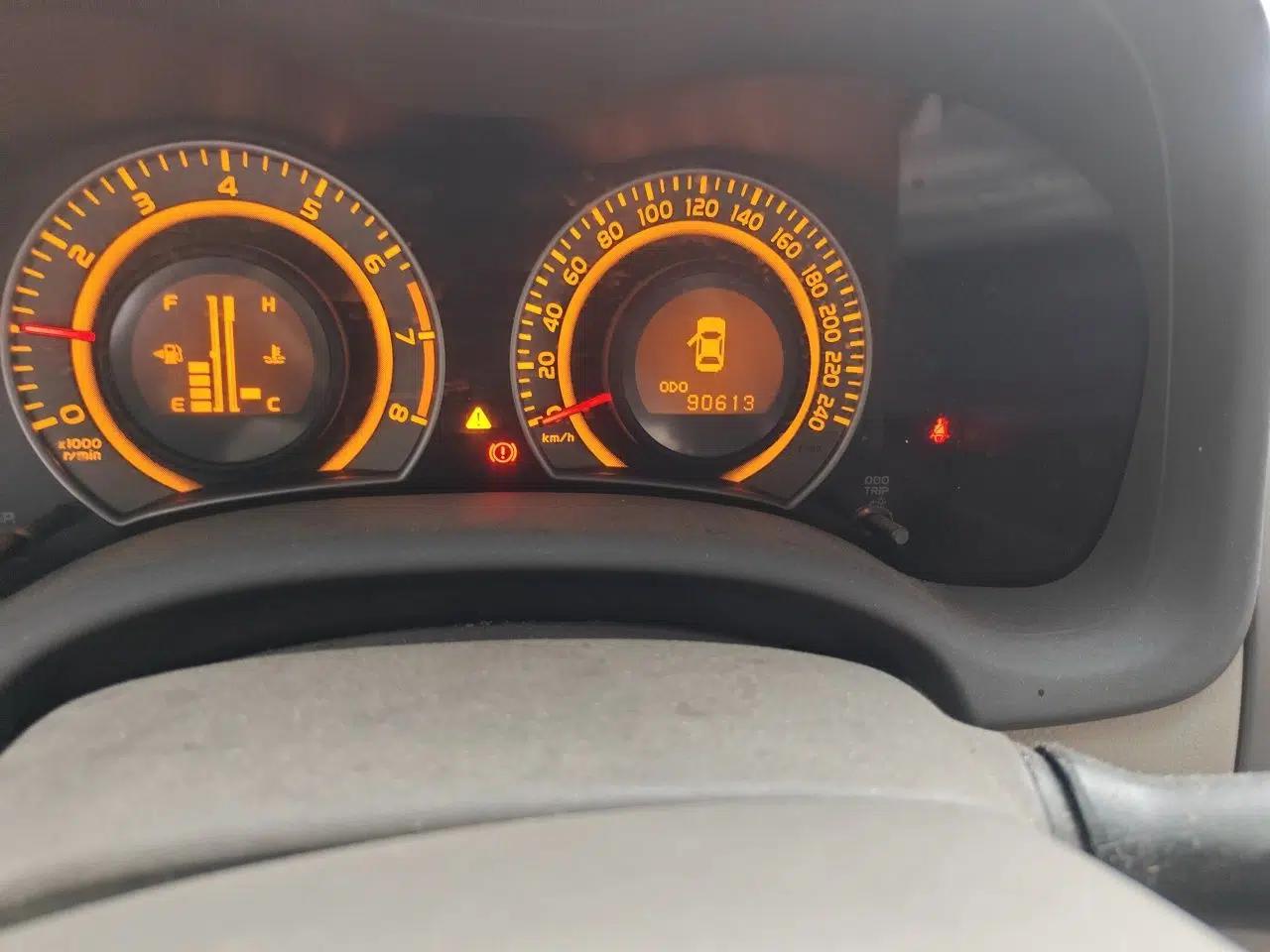 Toyota Corolla 2008 1.8L Manual GL-i Sunroof Special Edition — миниатюра 12