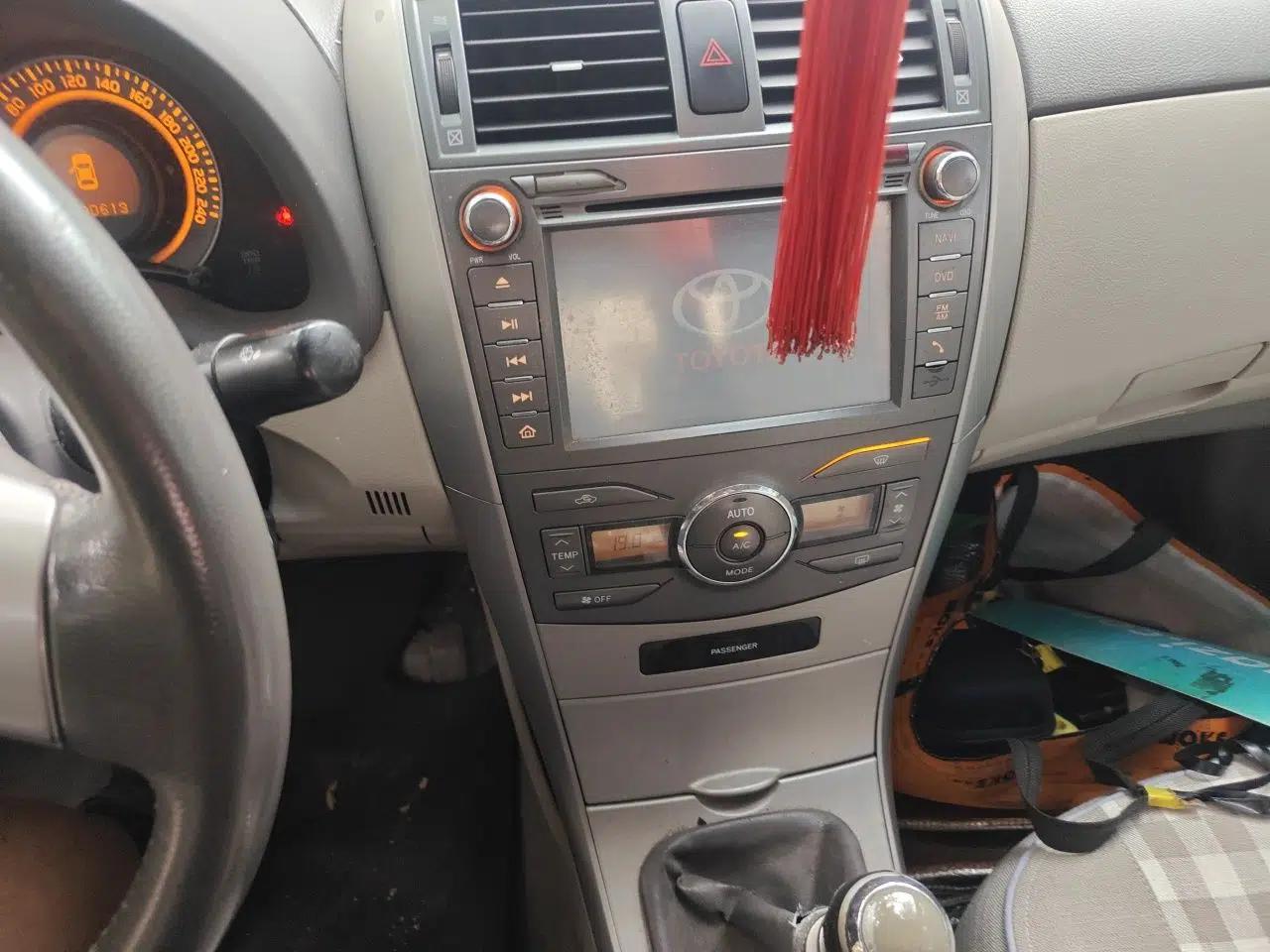 Toyota Corolla 2008 1.8L Manual GL-i Sunroof Special Edition — миниатюра 13