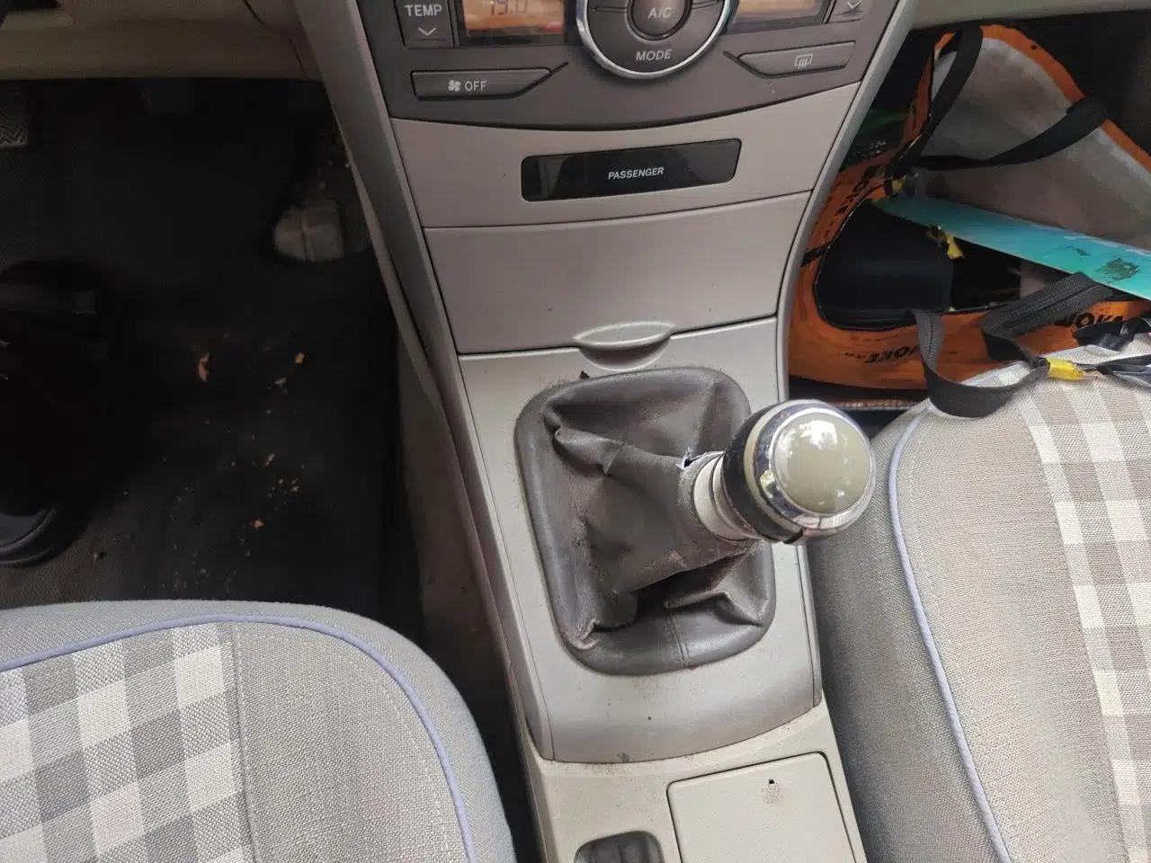Toyota Corolla 2008 1.8L Manual GL-i Sunroof Special Edition — миниатюра 14