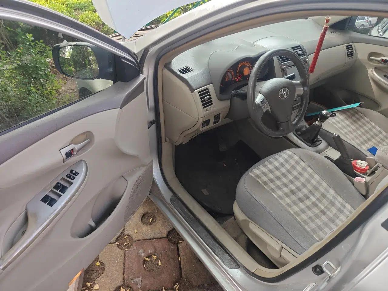 Toyota Corolla 2008 1.8L Manual GL-i Sunroof Special Edition — миниатюра 16