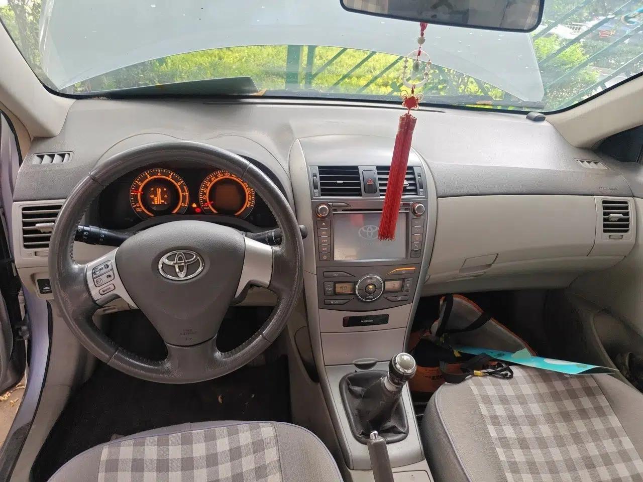 Toyota Corolla 2008 1.8L Manual GL-i Sunroof Special Edition — миниатюра 9