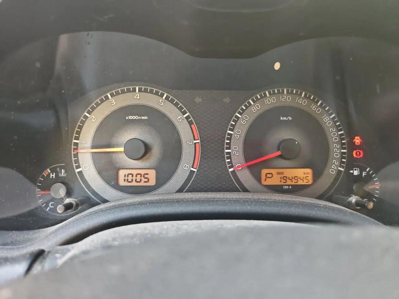 Toyota Corolla 2011 1.6L Automatic GL — миниатюра 11