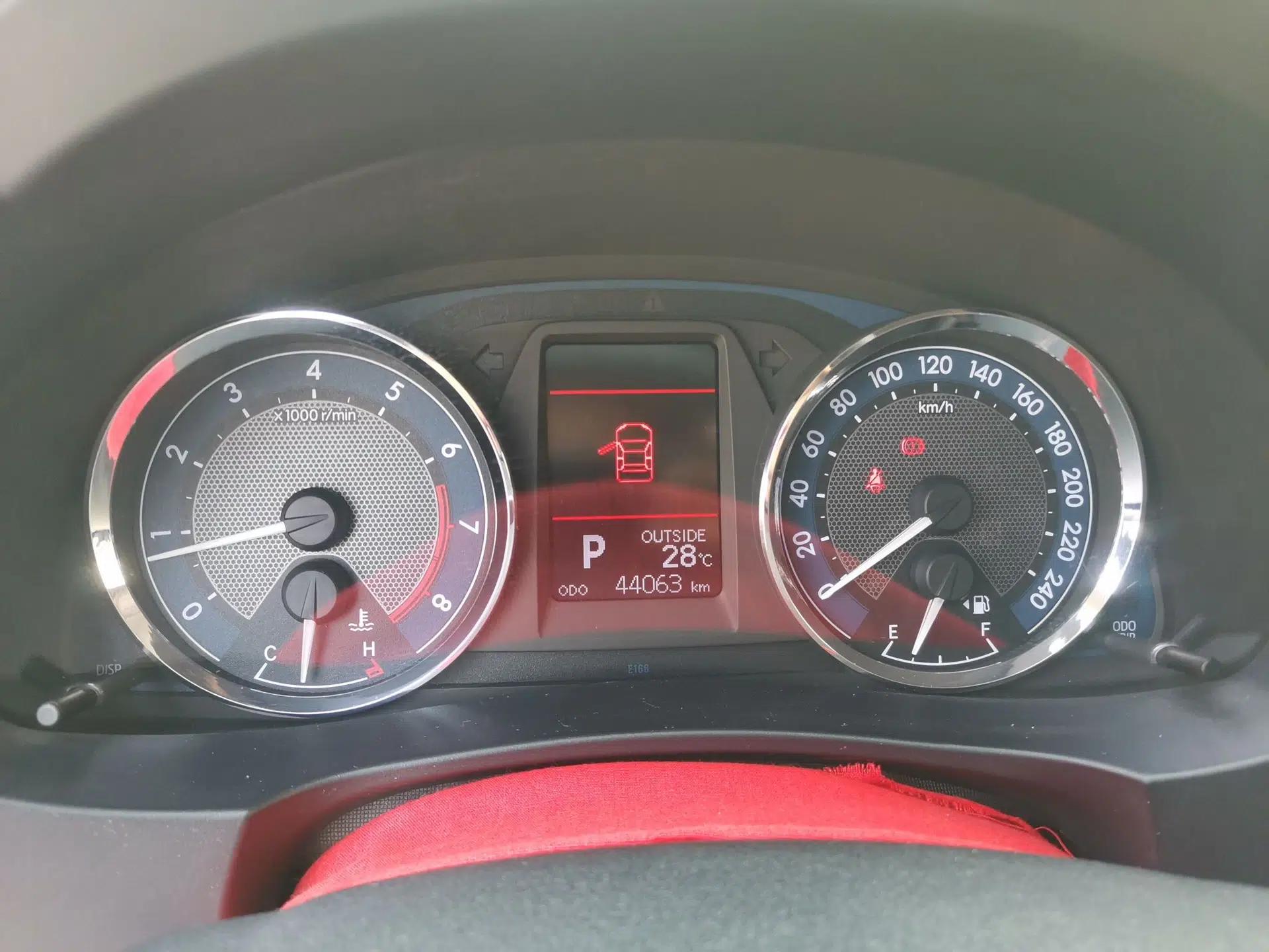 Toyota Corolla 2016 1.6L CVT GL-i Cool Edition — миниатюра 11