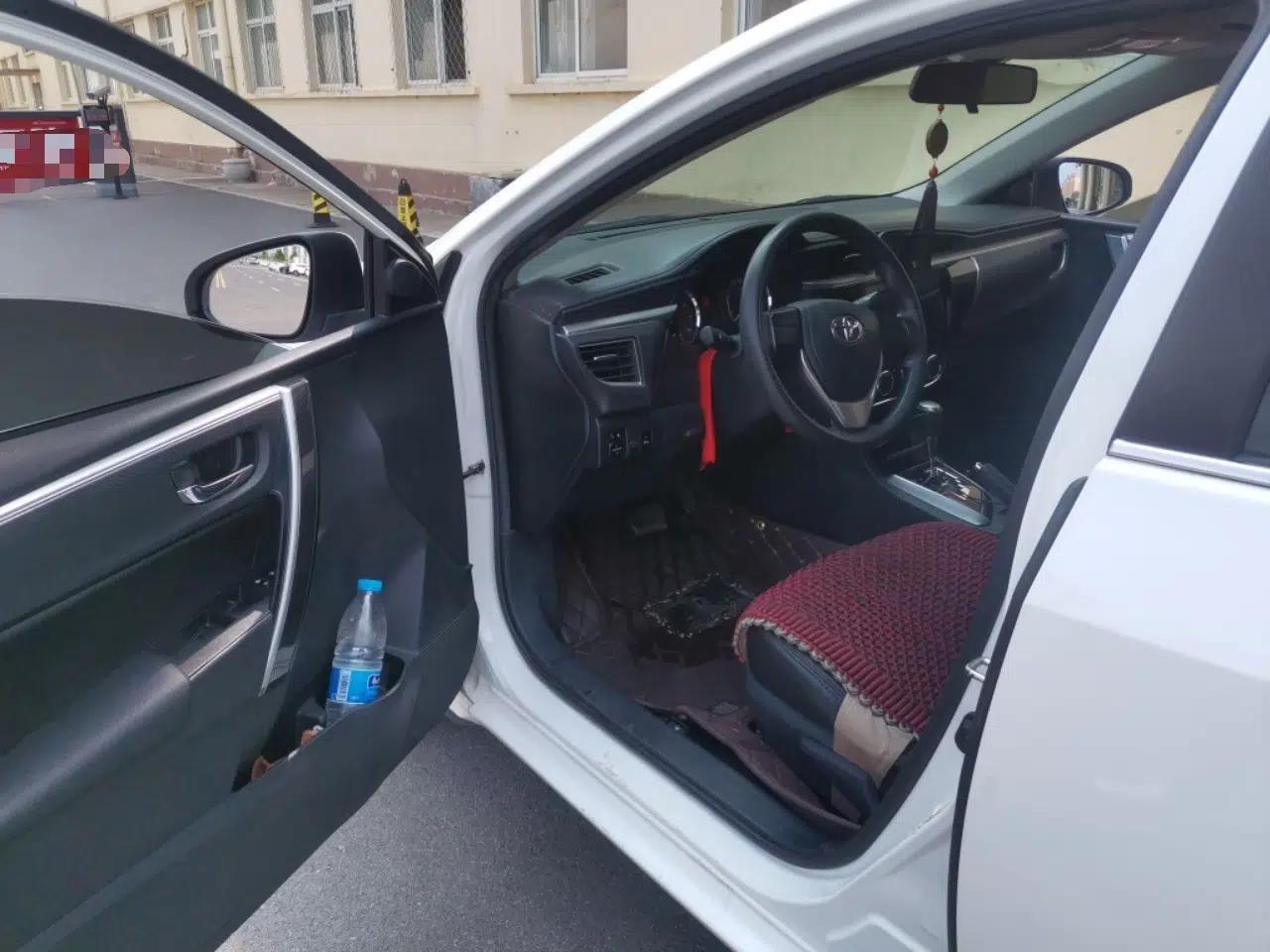 Toyota Corolla 2016 1.6L CVT GL-i Cool Edition — миниатюра 16