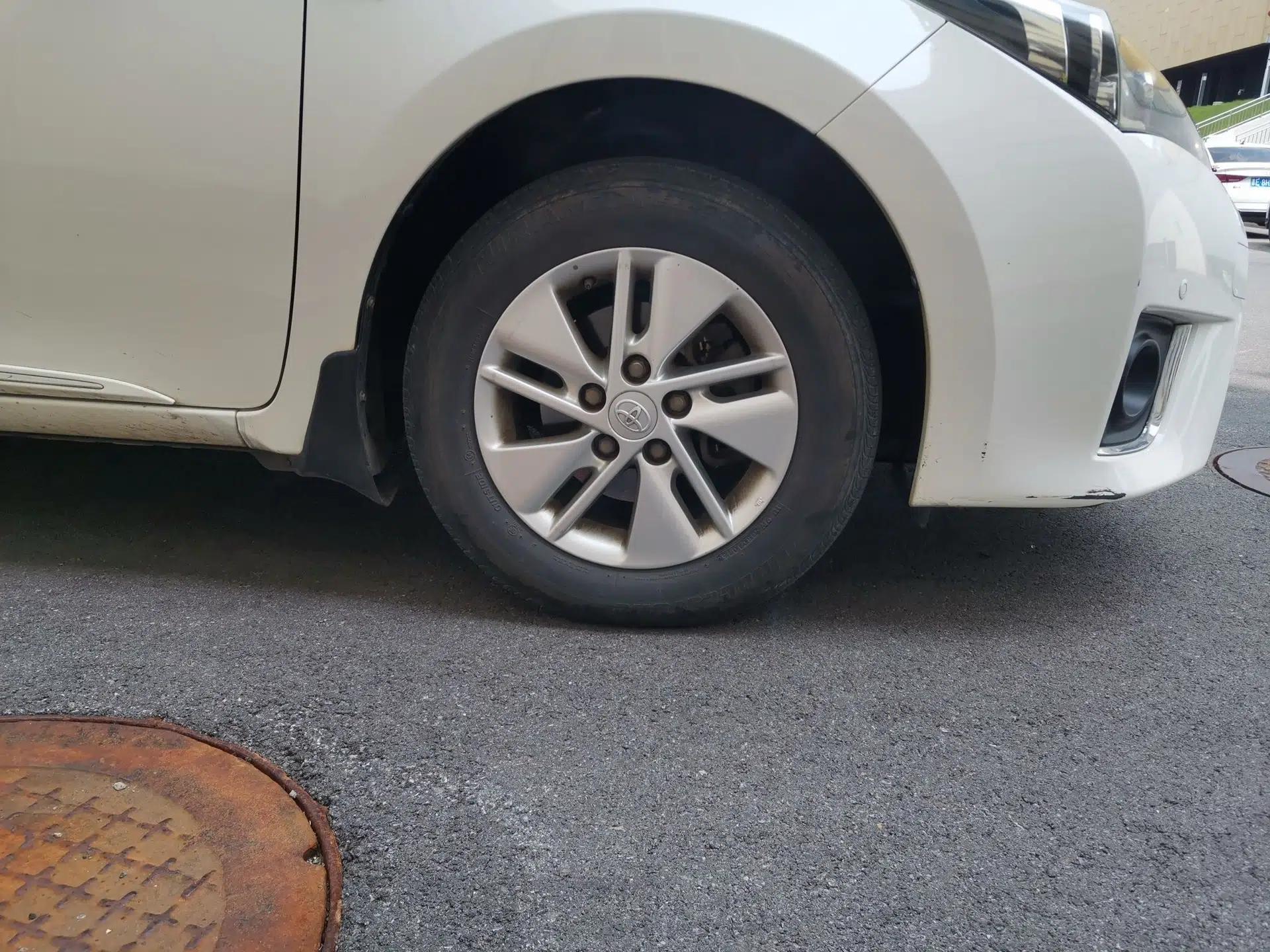 Toyota Corolla 2016 1.6L CVT GL-i Cool Edition — миниатюра 8
