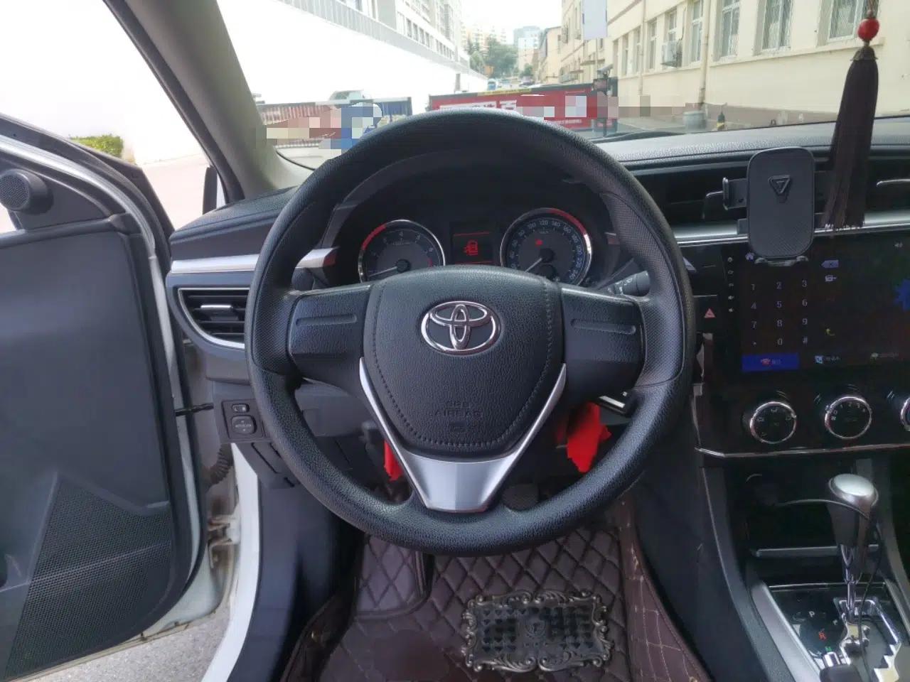 Toyota Corolla 2016 1.6L CVT GL-i Cool Edition — миниатюра 10