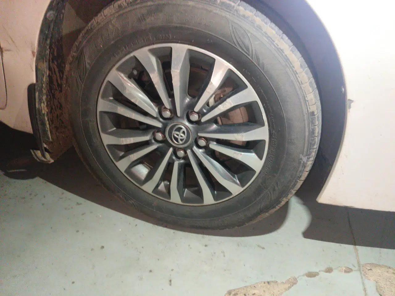 Toyota Corolla 2017 Revised Version 1.2T S-CVT GL-i — миниатюра 8