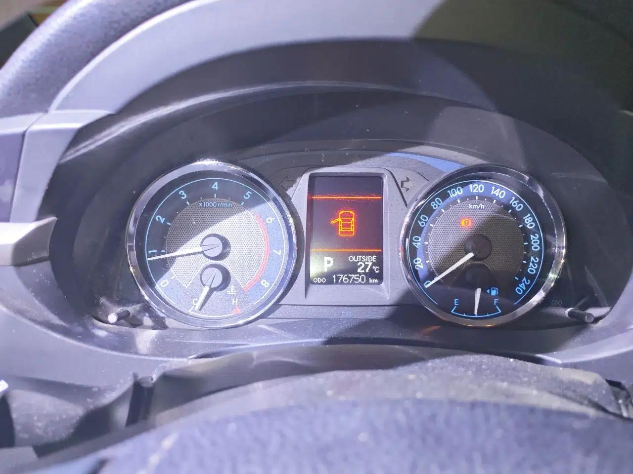 Toyota Corolla 2017 1.2T CVT GL-i — миниатюра 11