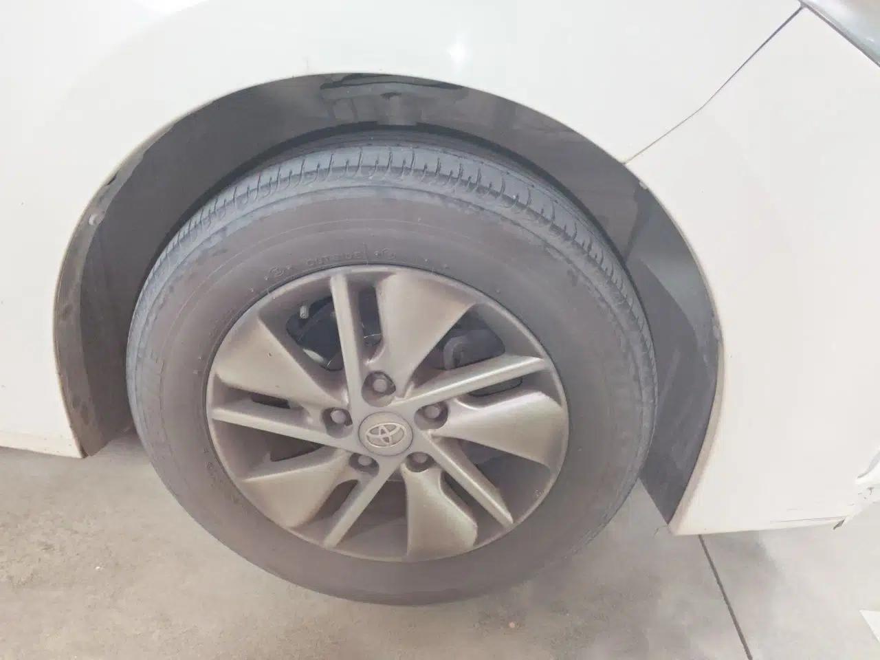 Toyota Corolla 2017 1.2T CVT GL-i — миниатюра 8