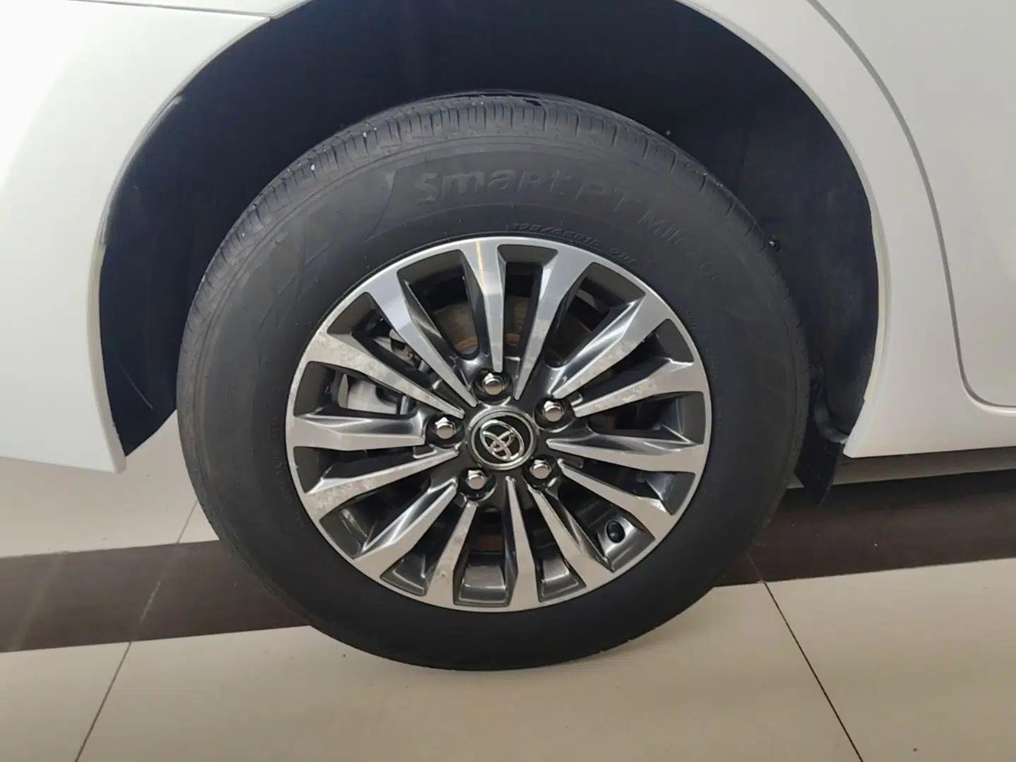 Toyota Corolla 2017 Revised Version 1.2T S-CVT GL — миниатюра 11