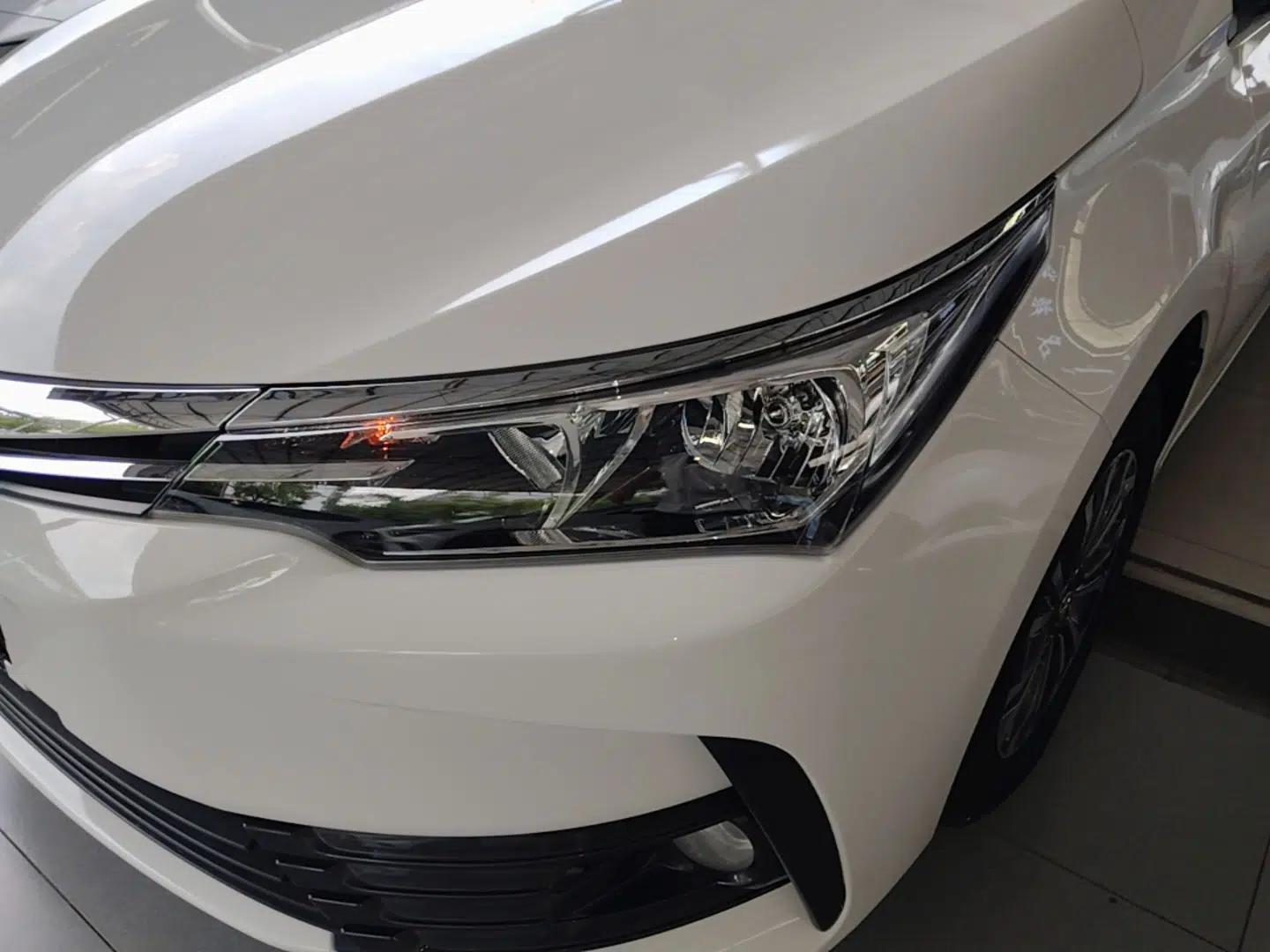 Toyota Corolla 2017 Revised Version 1.2T S-CVT GL — миниатюра 8