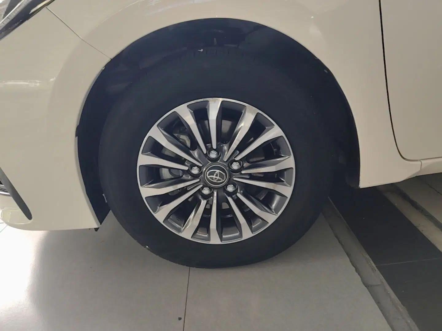 Toyota Corolla 2017 Revised Version 1.2T S-CVT GL — миниатюра 10