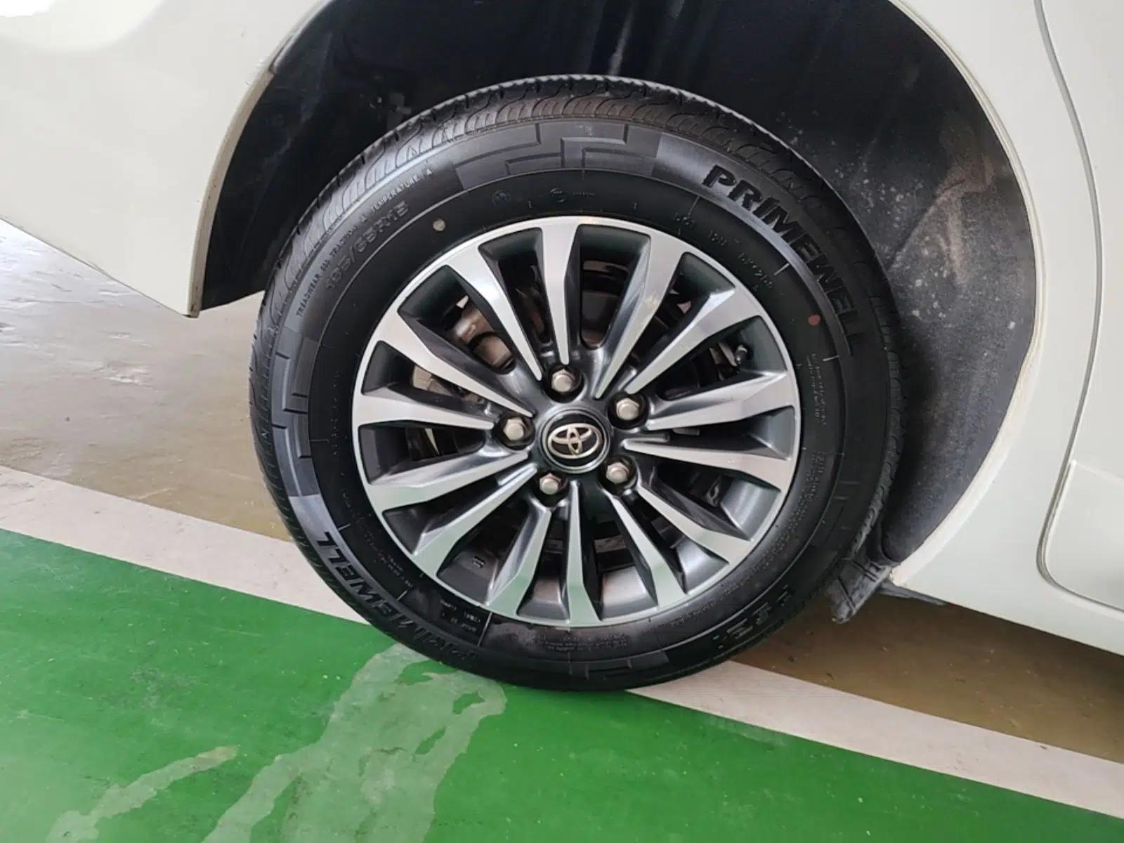 Toyota Corolla 2017 Revised Version 1.2T S-CVT GL-i — миниатюра 11