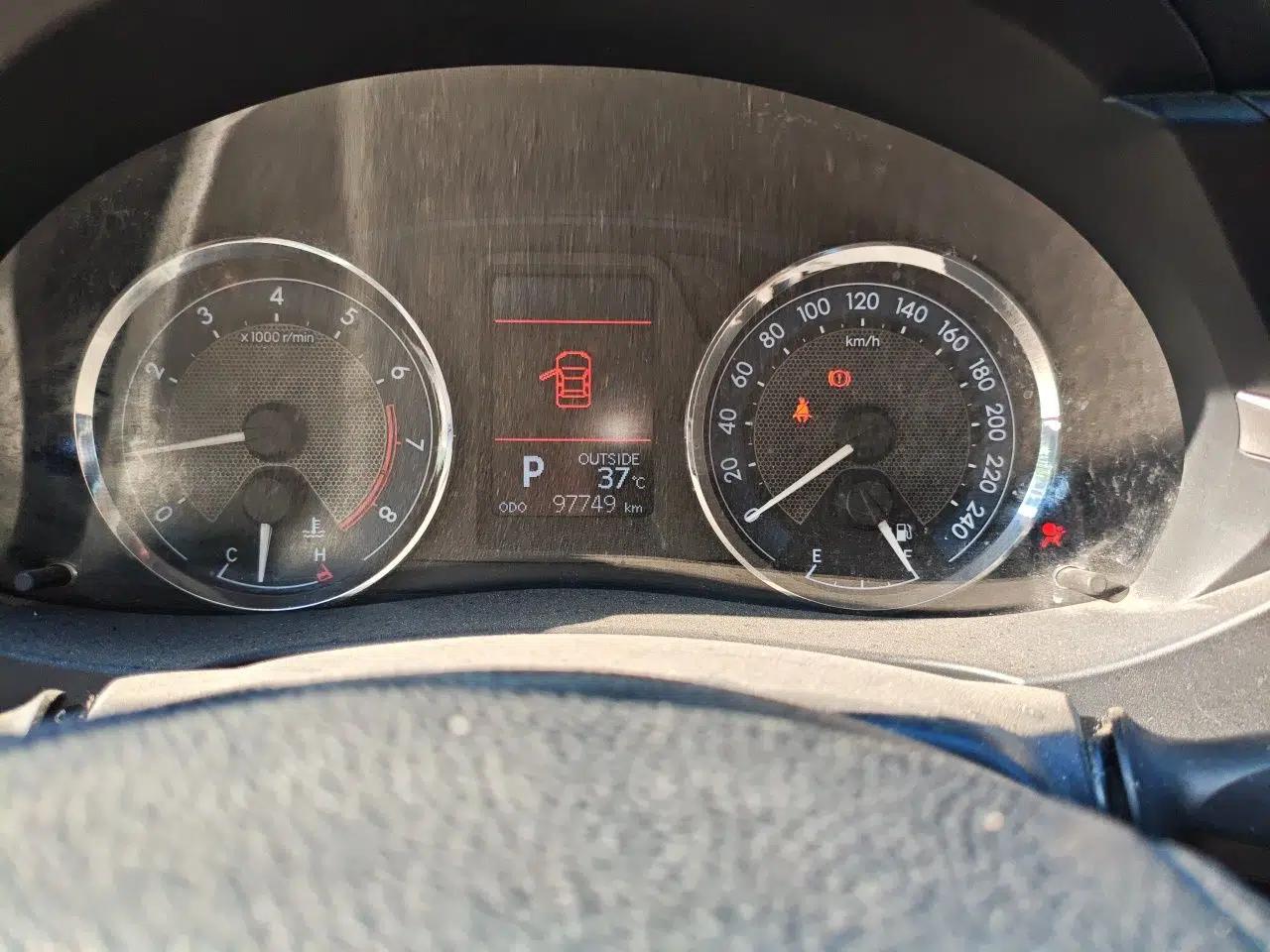 Toyota Corolla 2016 1.6L CVT GL-i Cool Edition — миниатюра 11