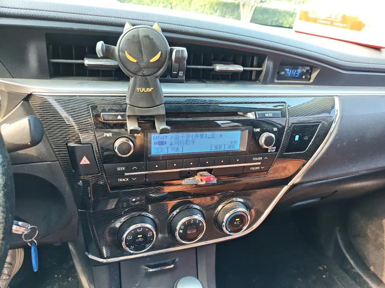Toyota Corolla 2016 1.6L CVT GL-i Cool Edition — миниатюра 13