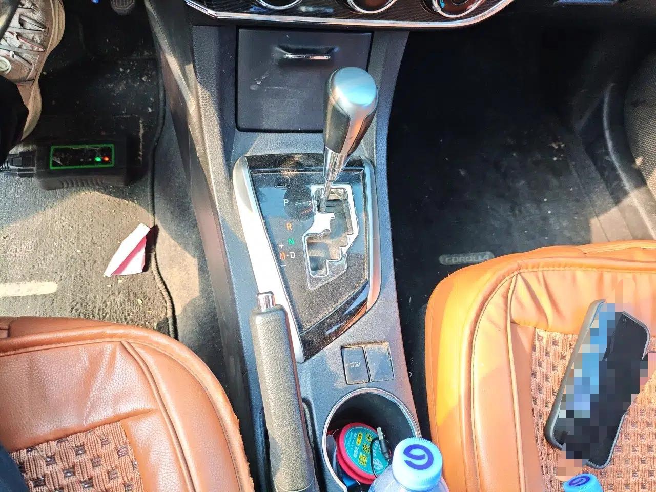 Toyota Corolla 2016 1.6L CVT GL-i Cool Edition — миниатюра 14