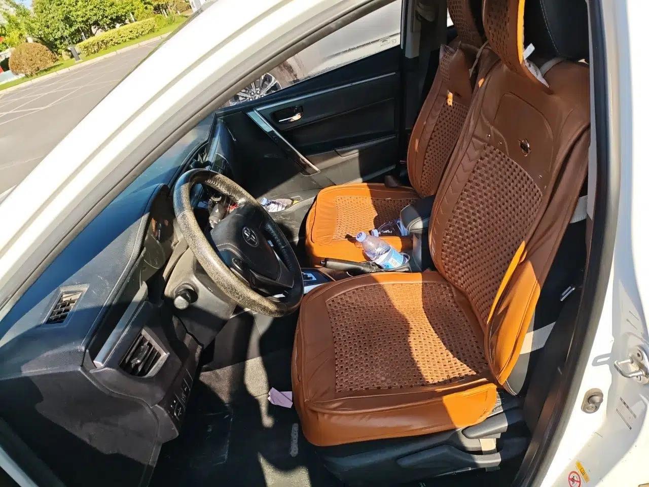 Toyota Corolla 2016 1.6L CVT GL-i Cool Edition — миниатюра 15
