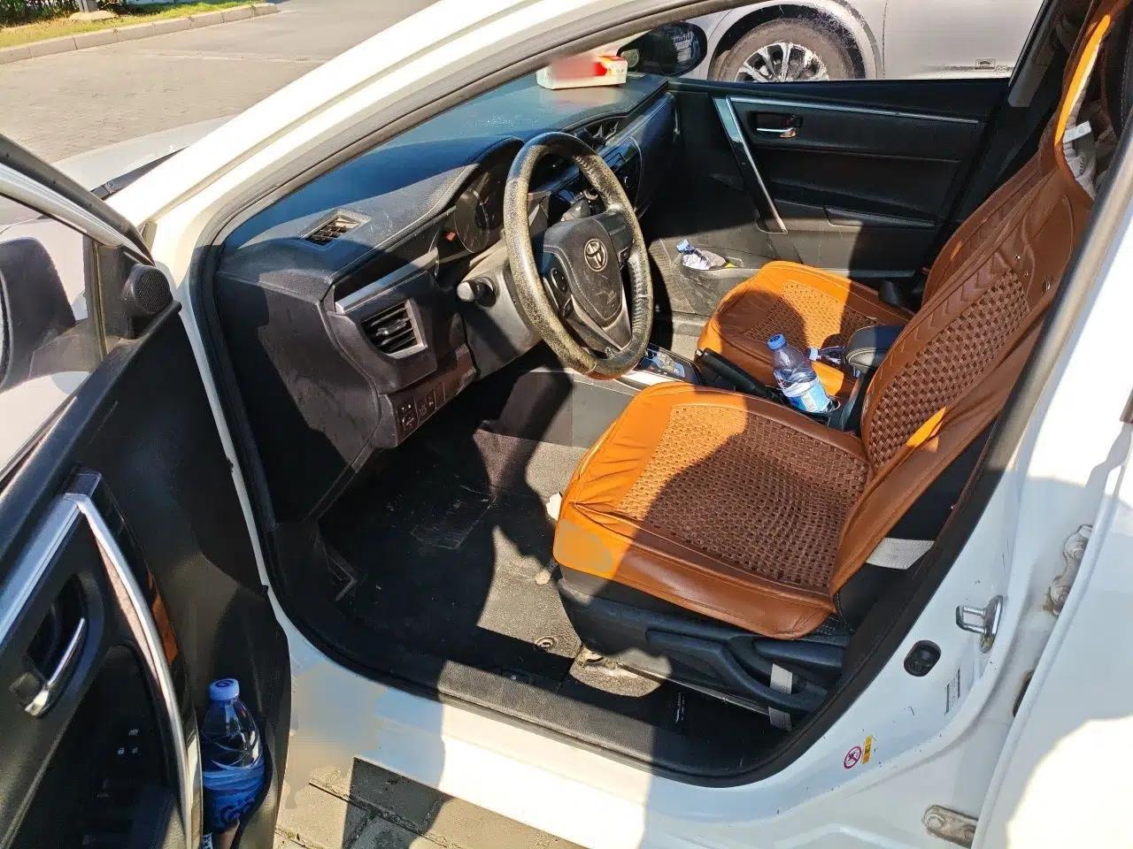 Toyota Corolla 2016 1.6L CVT GL-i Cool Edition — миниатюра 16