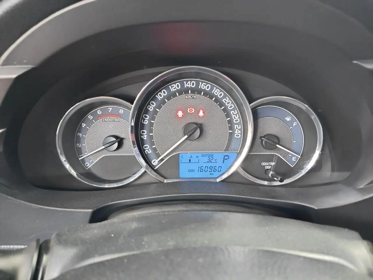 Toyota Corolla 2017 1.2T CVT GL — миниатюра 11