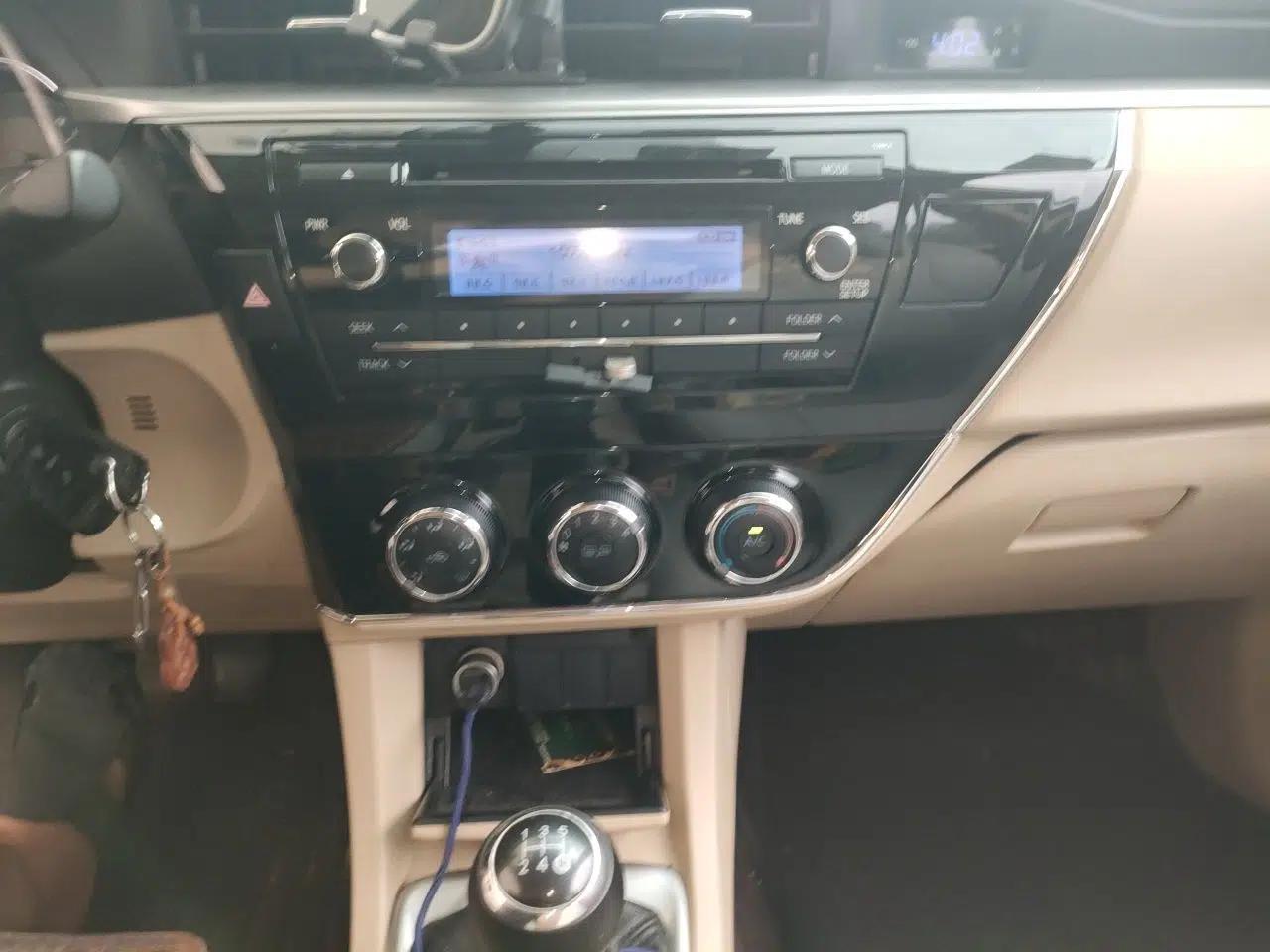 Toyota Corolla 2017 1.6L Manual GL — миниатюра 13