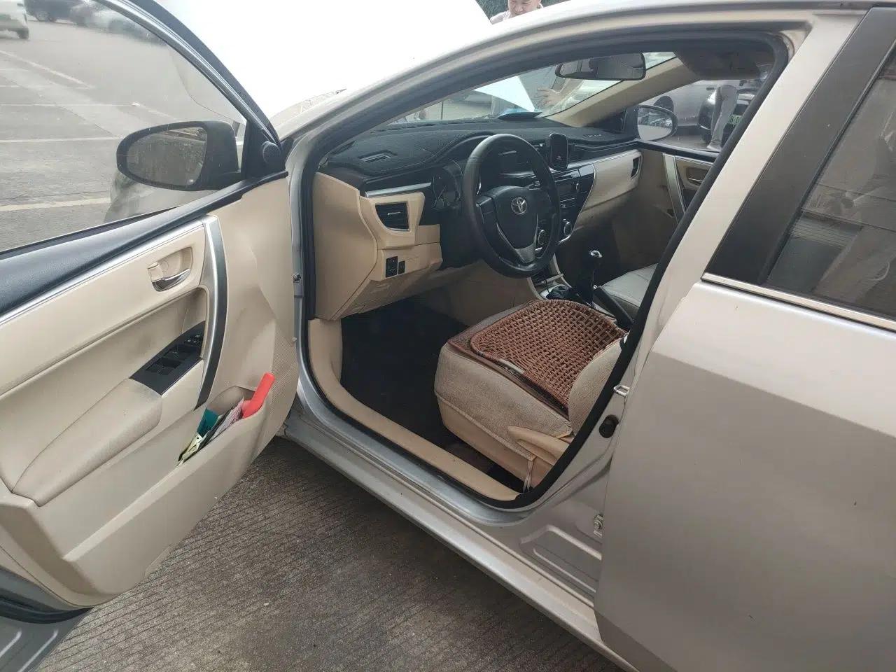 Toyota Corolla 2017 1.6L Manual GL — миниатюра 16