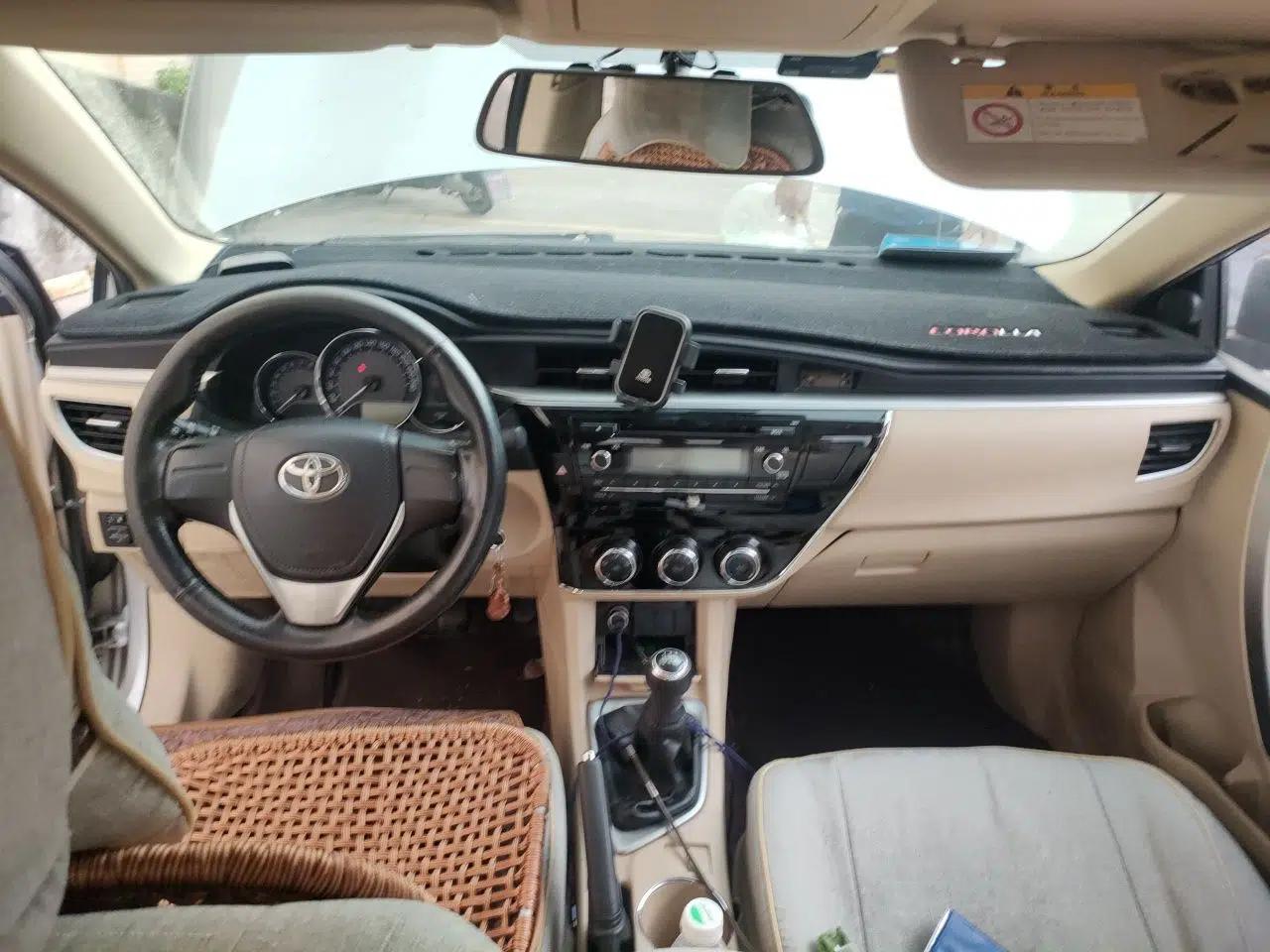 Toyota Corolla 2017 1.6L Manual GL — миниатюра 9