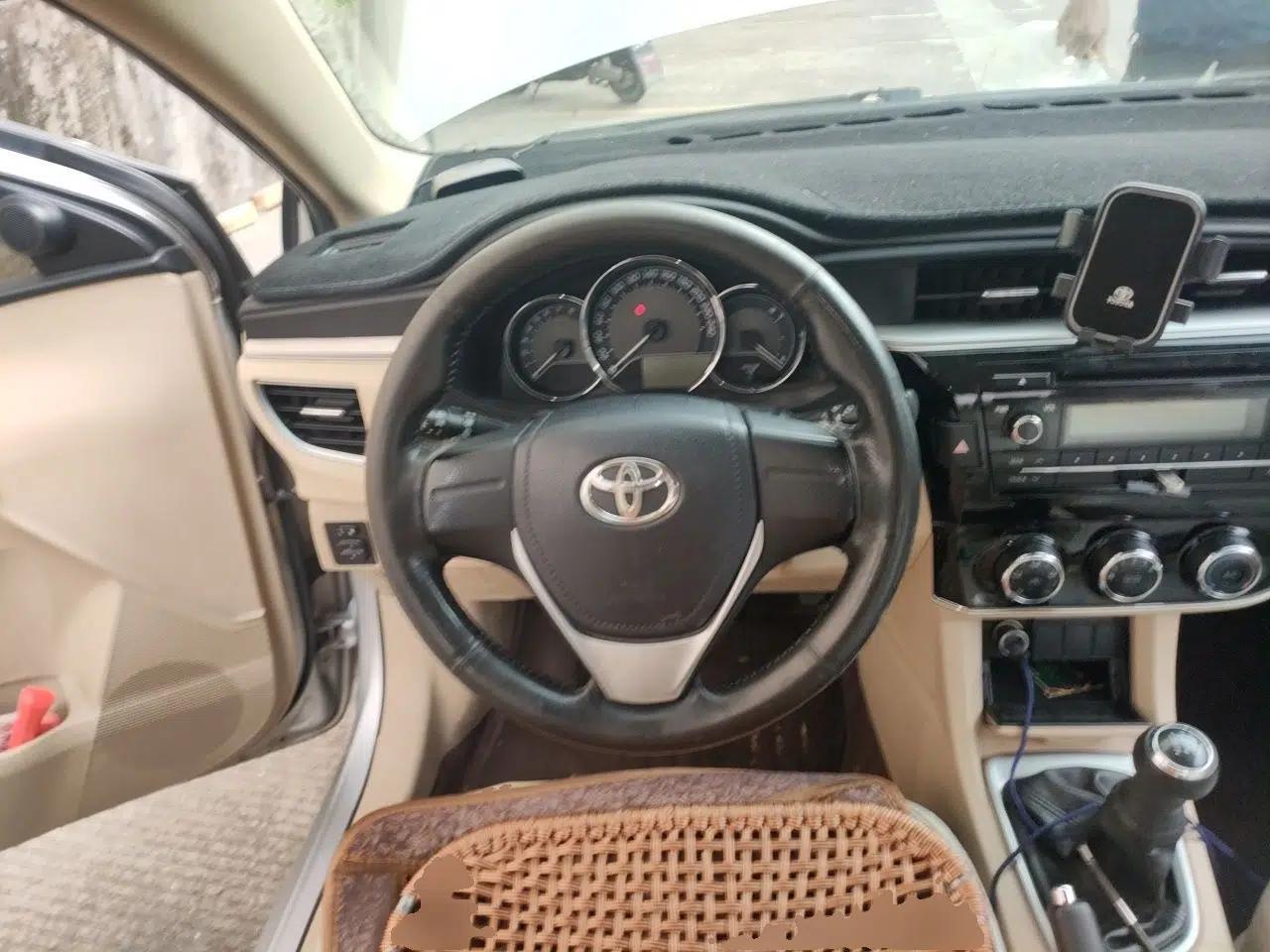 Toyota Corolla 2017 1.6L Manual GL — миниатюра 10