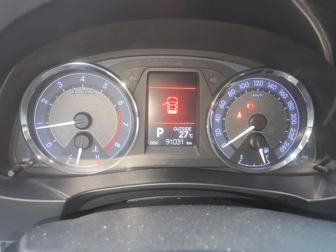 Toyota Corolla 2014 1.6L CVT GL-i — миниатюра 11