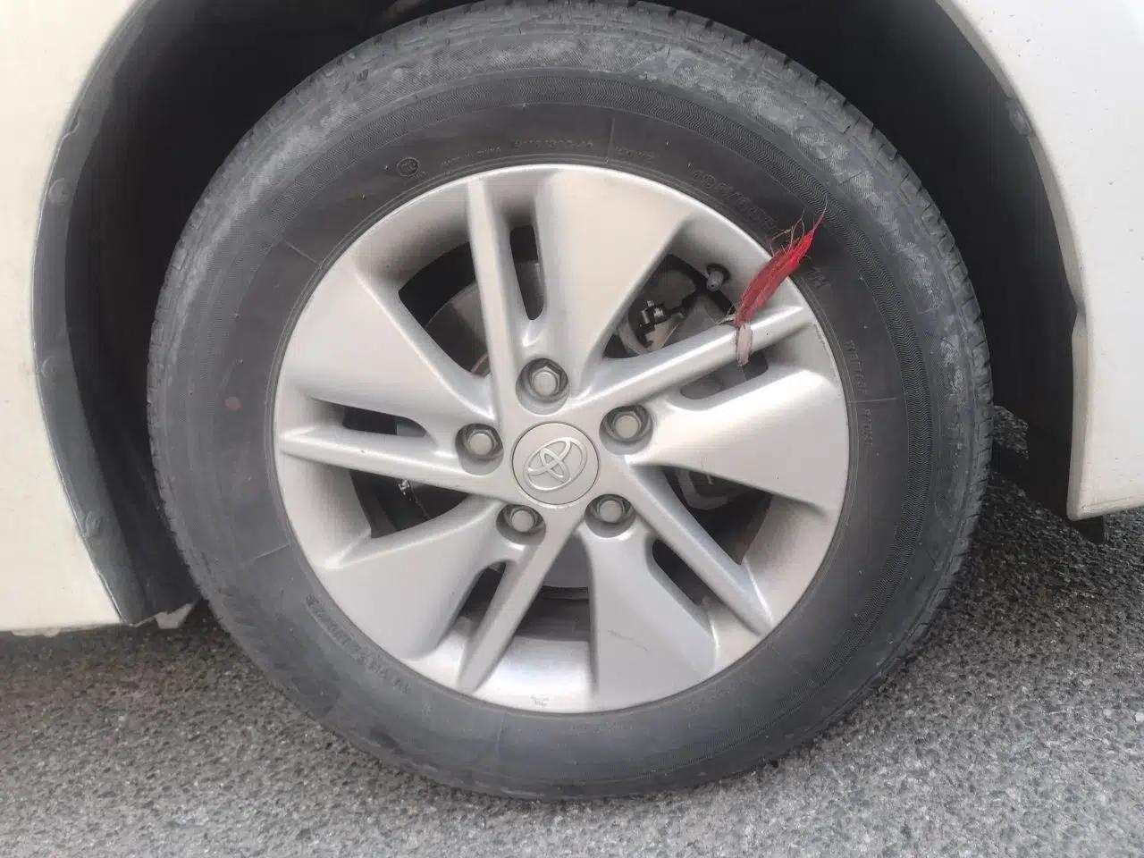 Toyota Corolla 2014 1.6L CVT GL-i — миниатюра 8