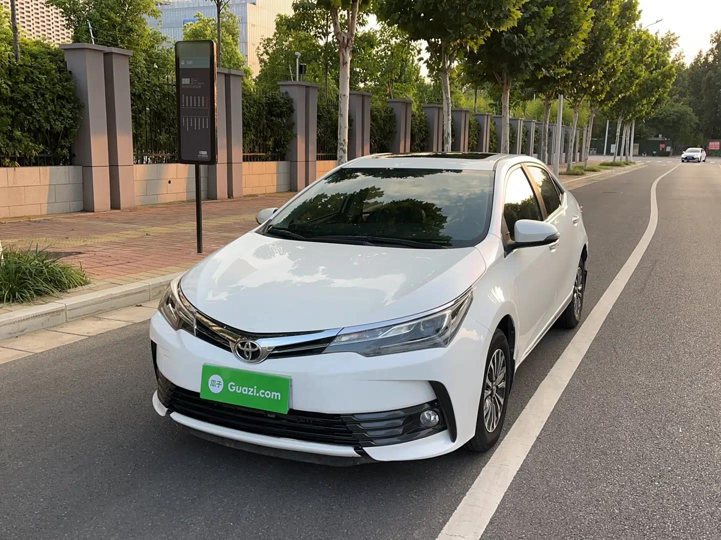 Toyota Corolla 2018 1.2T S-CVT GL-i Zhihui Edition — миниатюра 1