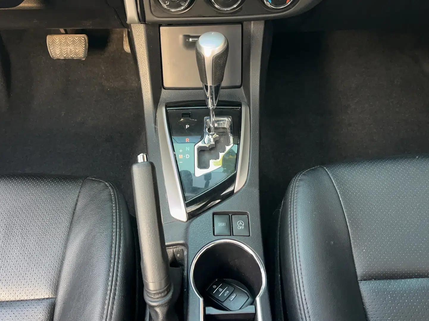 Toyota Corolla 2018 1.2T S-CVT GL-i Zhihui Edition — миниатюра 15