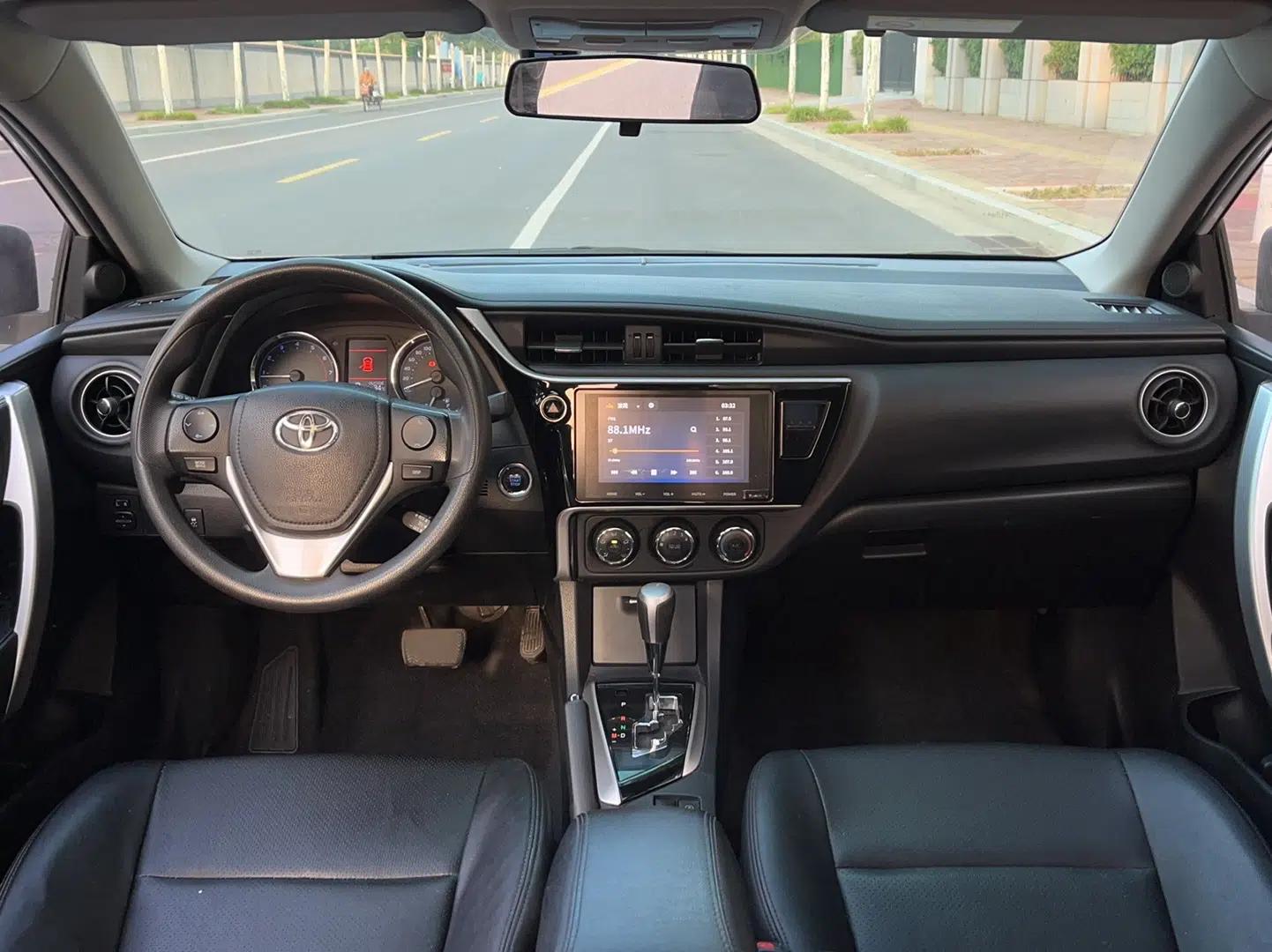 Toyota Corolla 2018 1.2T S-CVT GL-i Zhihui Edition — миниатюра 10