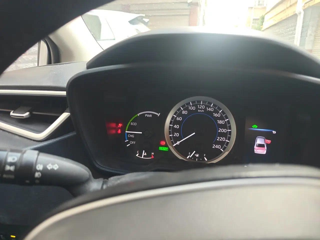 Toyota Corolla 2021 Dual-Motor 1.8L E-CVT Elite Edition — миниатюра 11