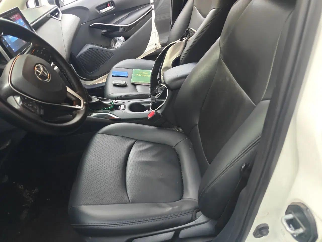 Toyota Corolla 2021 Dual-Motor 1.8L E-CVT Elite Edition — миниатюра 15