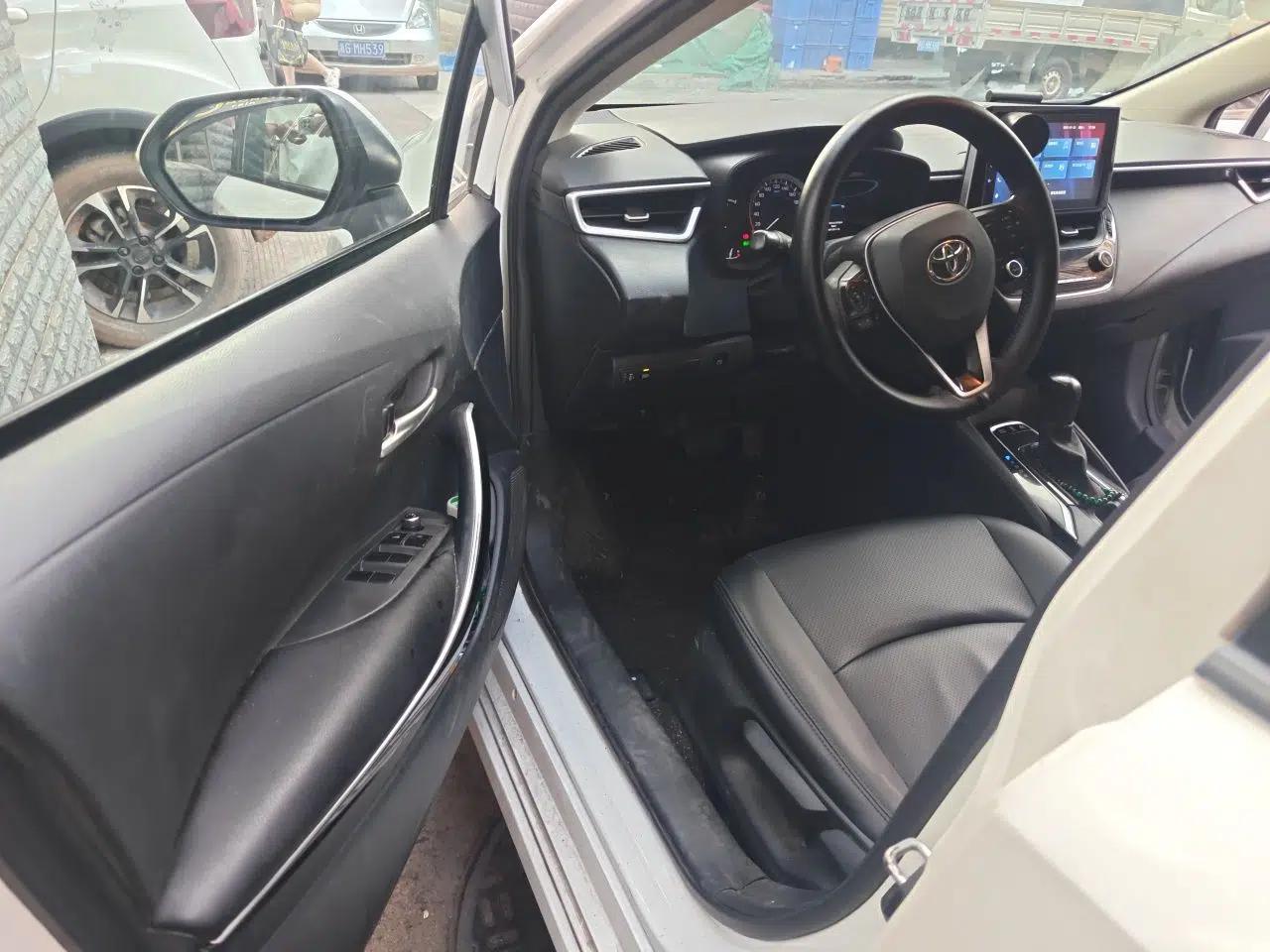 Toyota Corolla 2021 Dual-Motor 1.8L E-CVT Elite Edition — миниатюра 16