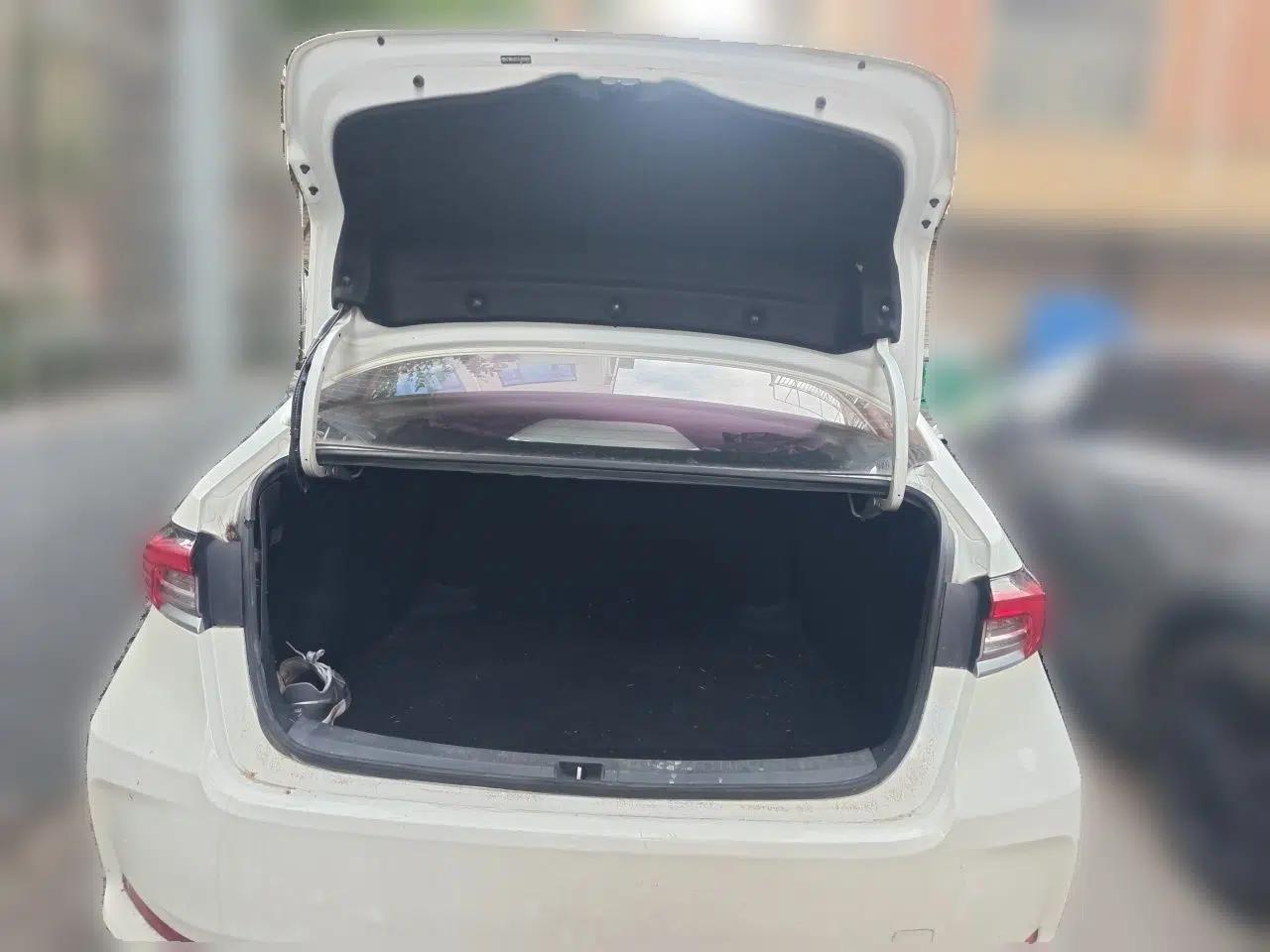 Toyota Corolla 2021 Dual-Motor 1.8L E-CVT Elite Edition — миниатюра 19