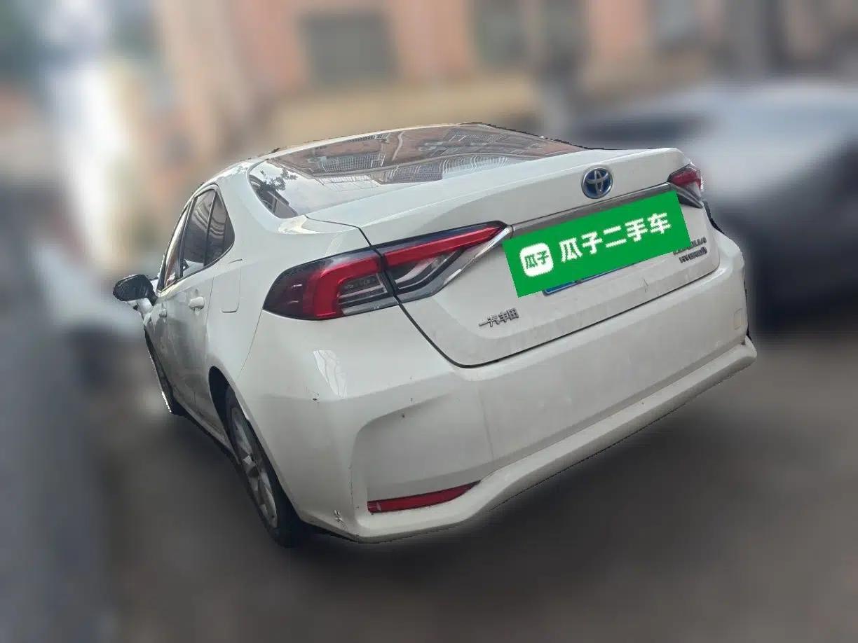 Toyota Corolla 2021 Dual-Motor 1.8L E-CVT Elite Edition — миниатюра 4