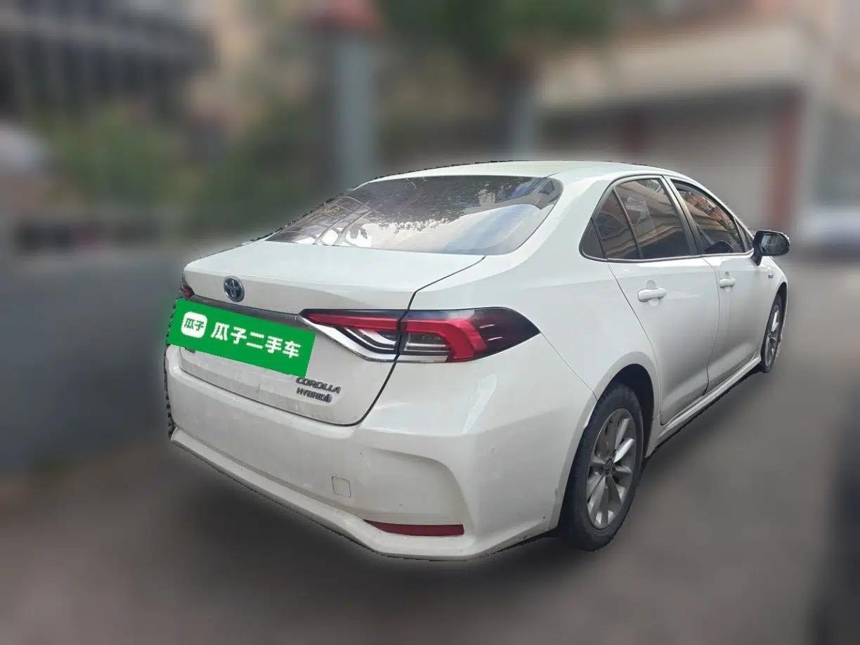 Toyota Corolla 2021 Dual-Motor 1.8L E-CVT Elite Edition — миниатюра 6