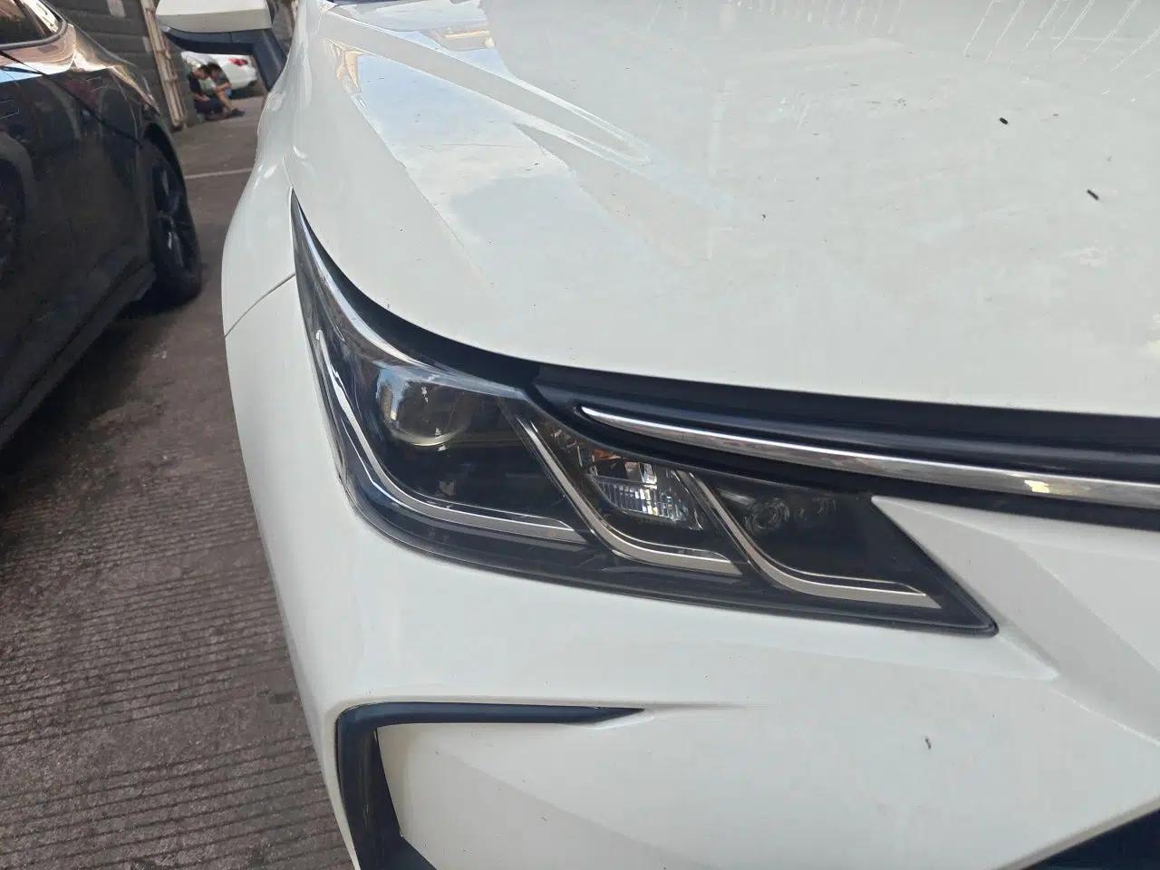 Toyota Corolla 2021 Dual-Motor 1.8L E-CVT Elite Edition — миниатюра 7