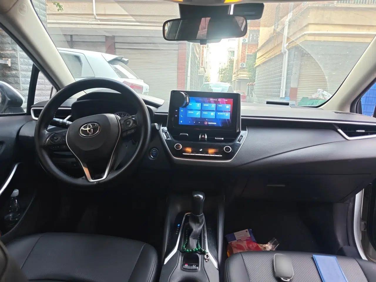 Toyota Corolla 2021 Dual-Motor 1.8L E-CVT Elite Edition — миниатюра 9