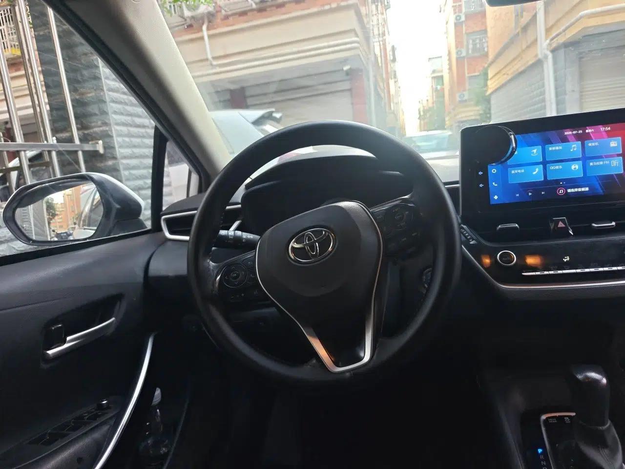 Toyota Corolla 2021 Dual-Motor 1.8L E-CVT Elite Edition — миниатюра 10