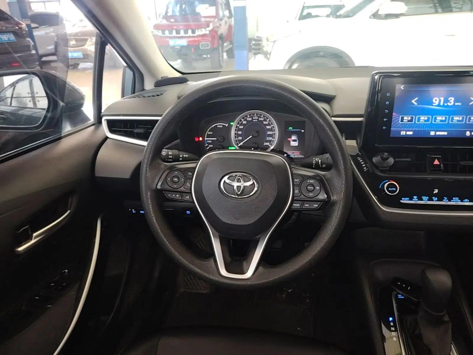 Toyota Corolla 2021 Dual-Engine 1.8L E-CVT Pioneer Edition — миниатюра 13