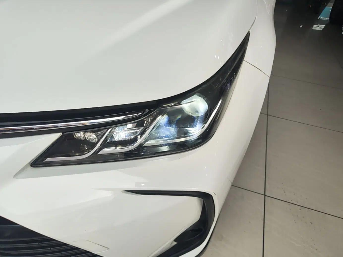 Toyota Corolla 2019 1.2T S-CVT GL-i Luxury Edition — миниатюра 3