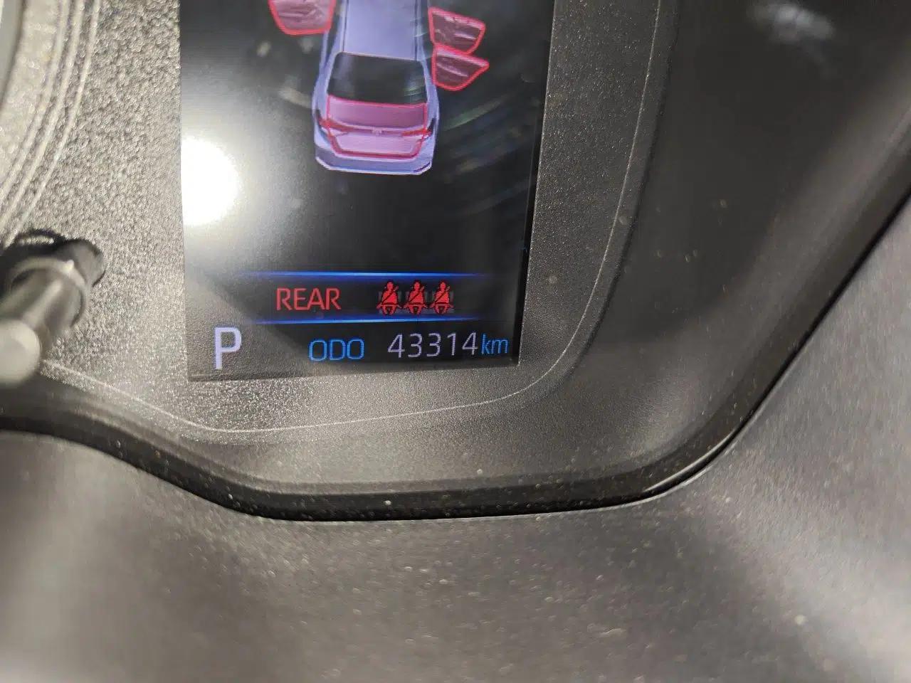 Toyota Corolla 2021 1.2T S-CVT Elite Edition — миниатюра 9