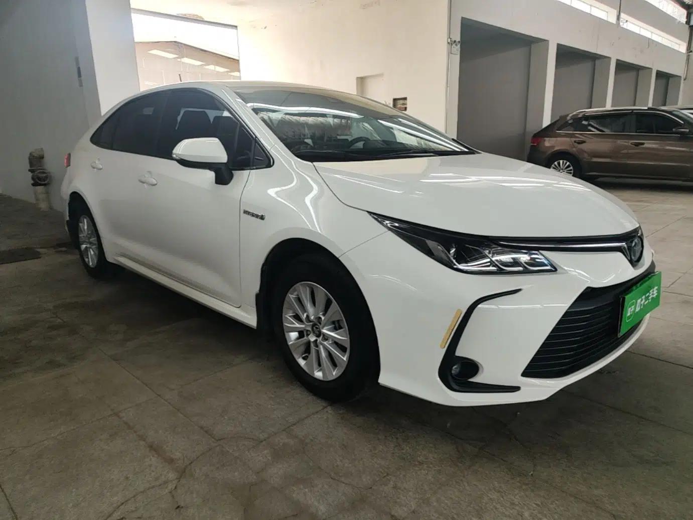 Toyota Corolla 2021 Dual-Engine 1.8L E-CVT Pioneer Edition — миниатюра 3