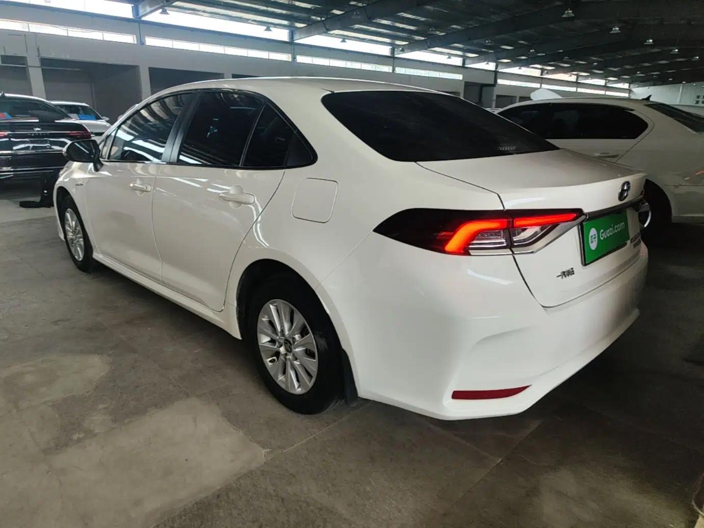 Toyota Corolla 2021 Dual-Engine 1.8L E-CVT Pioneer Edition — миниатюра 4