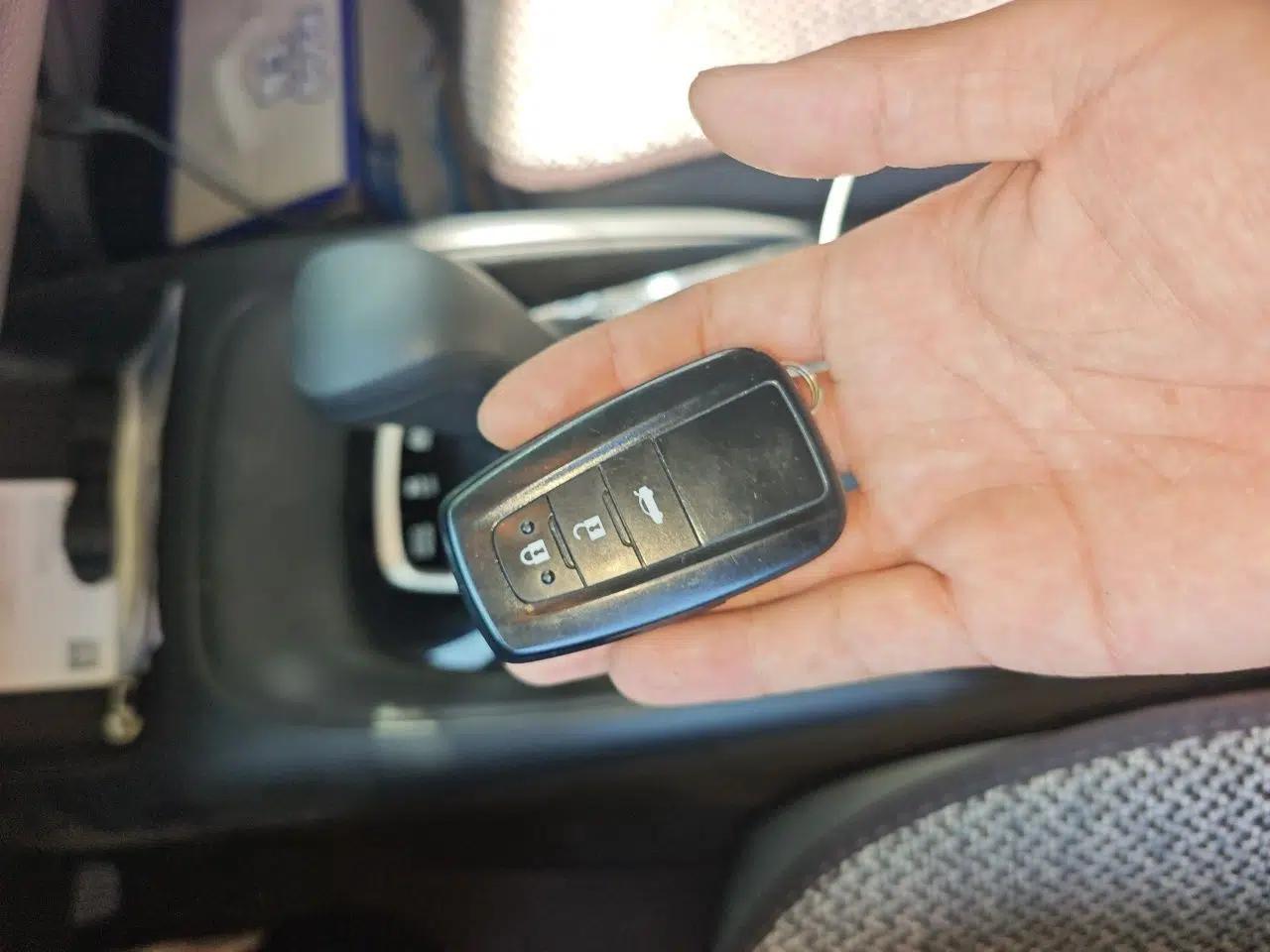 Toyota Corolla 2021 Dual-Motor 1.8L E-CVT Elite Edition — миниатюра 17