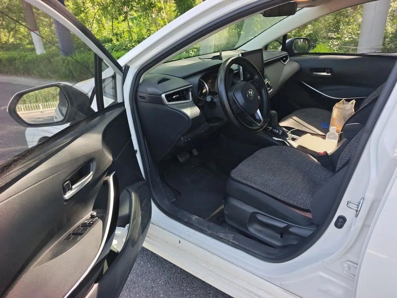 Toyota Corolla 2021 Dual-Motor 1.8L E-CVT Elite Edition — миниатюра 19
