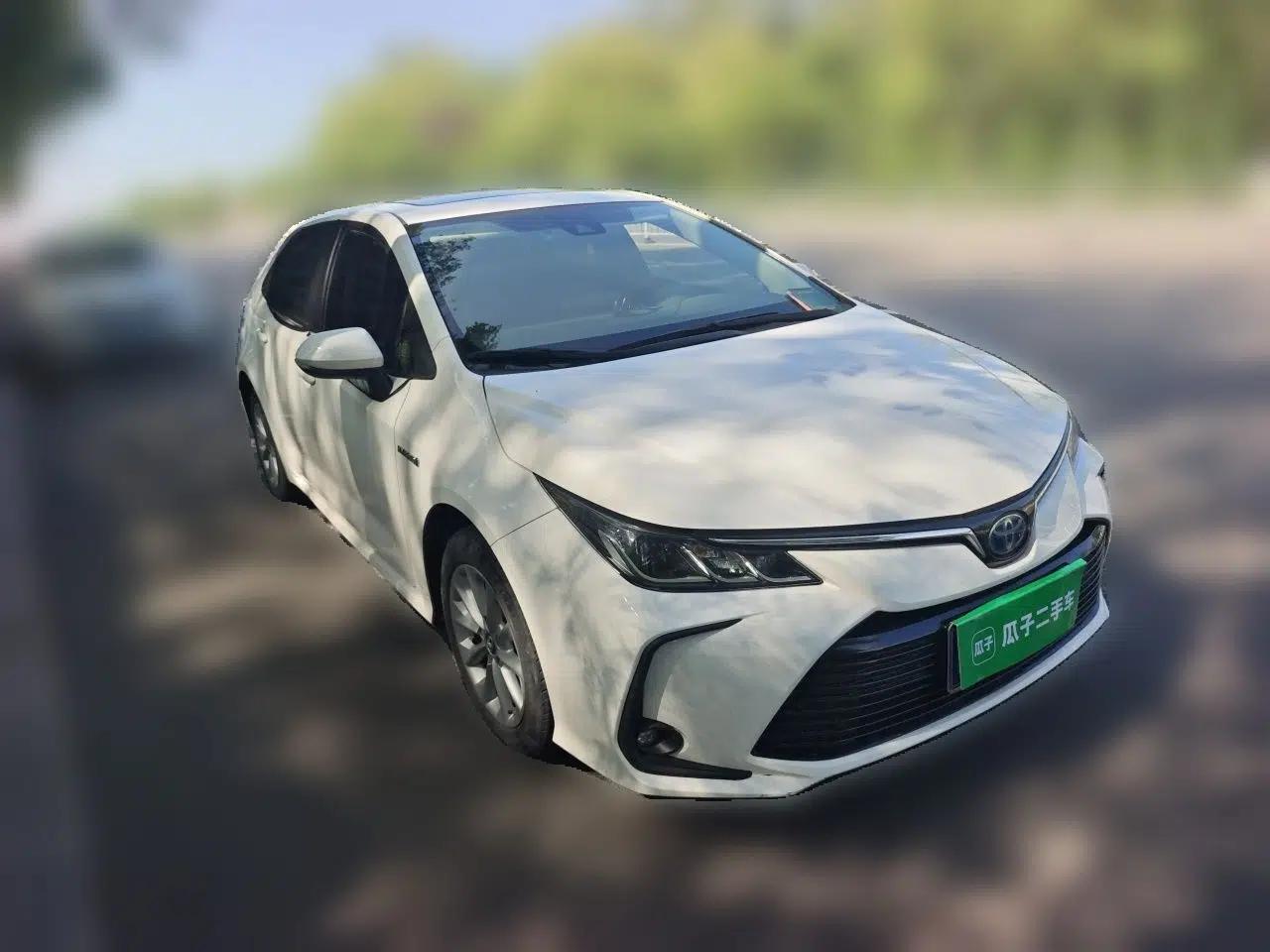 Toyota Corolla 2021 Dual-Motor 1.8L E-CVT Elite Edition — миниатюра 3