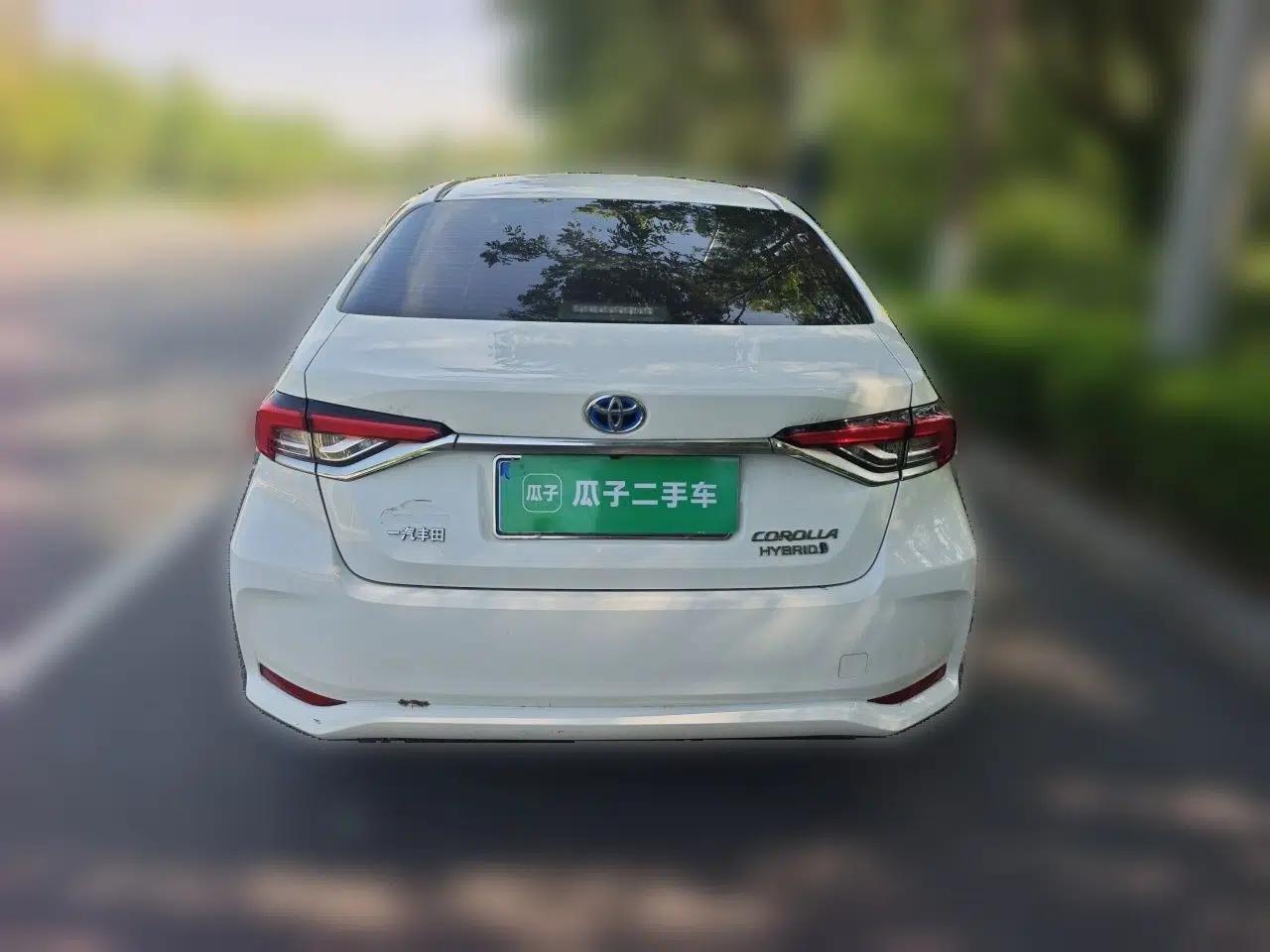 Toyota Corolla 2021 Dual-Motor 1.8L E-CVT Elite Edition — миниатюра 5